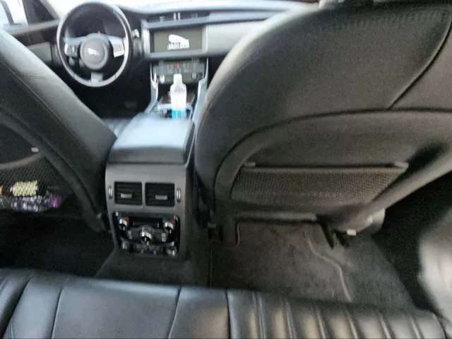 Jaguar XF - фото 5