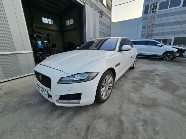 Jaguar XF - фото 3