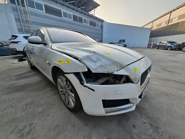 Jaguar XF - фото 1
