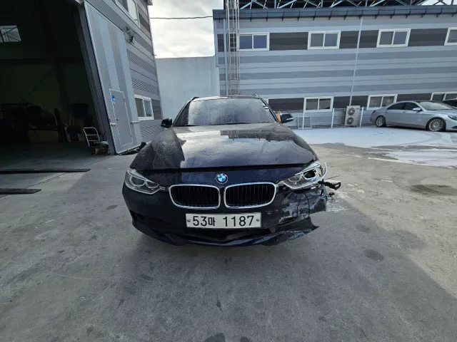 BMW 3 серії - фото 1