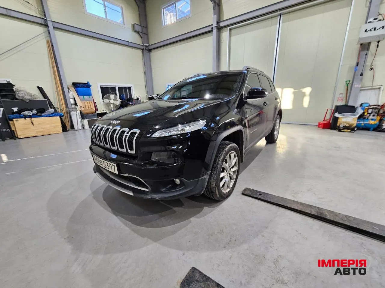 Jeep Cherokee - фото 1