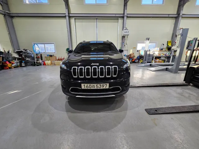 Jeep Cherokee - фото 2