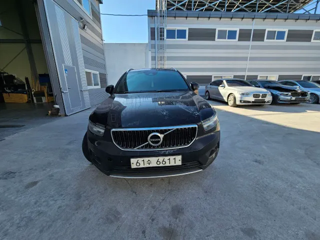 Volvo XC40 - фото 1