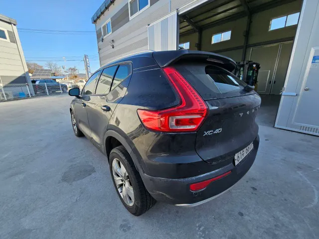 Volvo XC40 - фото 2