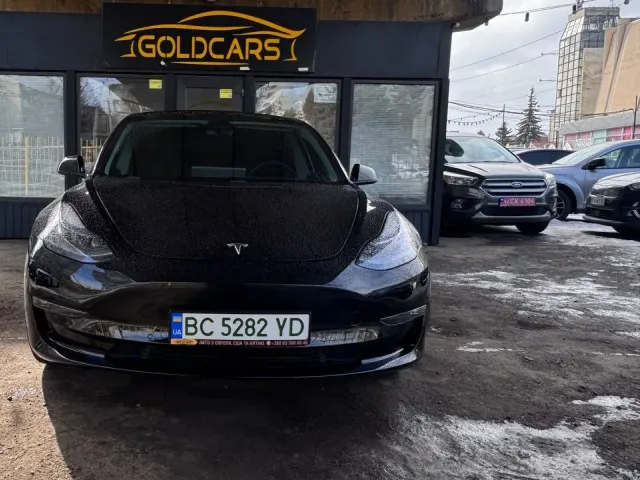 Tesla Model 3 - фото 1