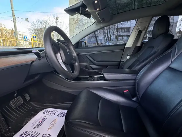 Tesla Model 3 - фото 3