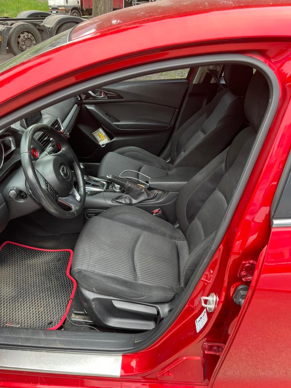 Mazda 3 - фото 6