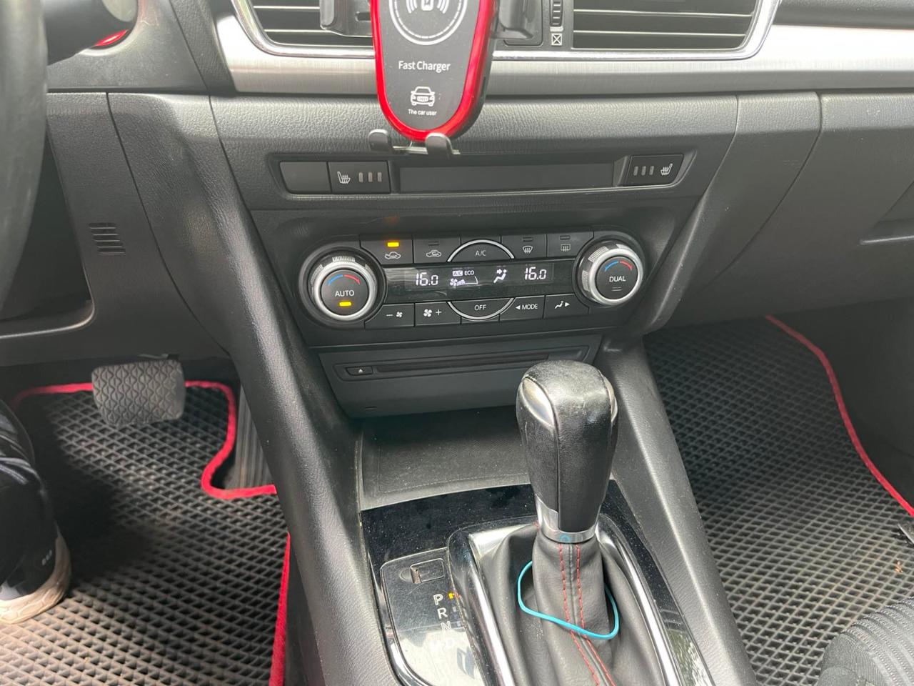 Mazda 3 - фото 7