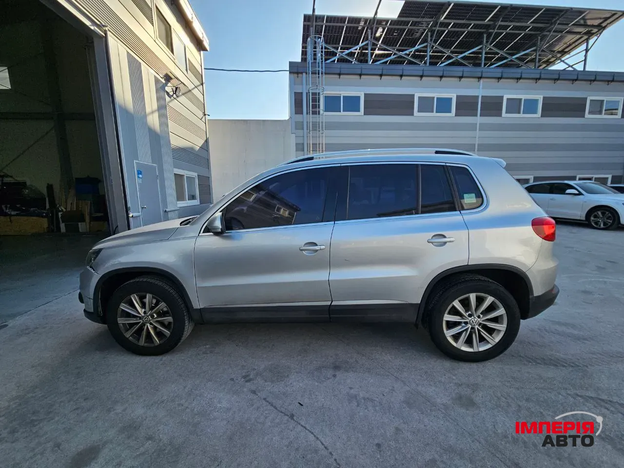 Volkswagen Tiguan - фото 4