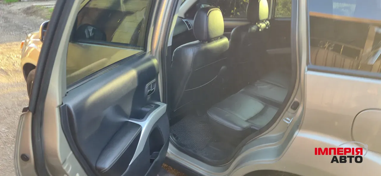 Mitsubishi Outlander - фото 9