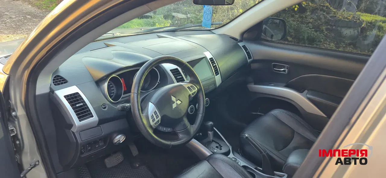 Mitsubishi Outlander - фото 10