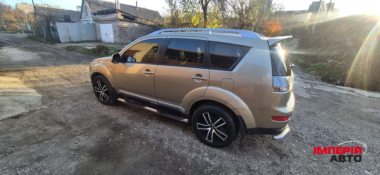 Mitsubishi Outlander - фото 2