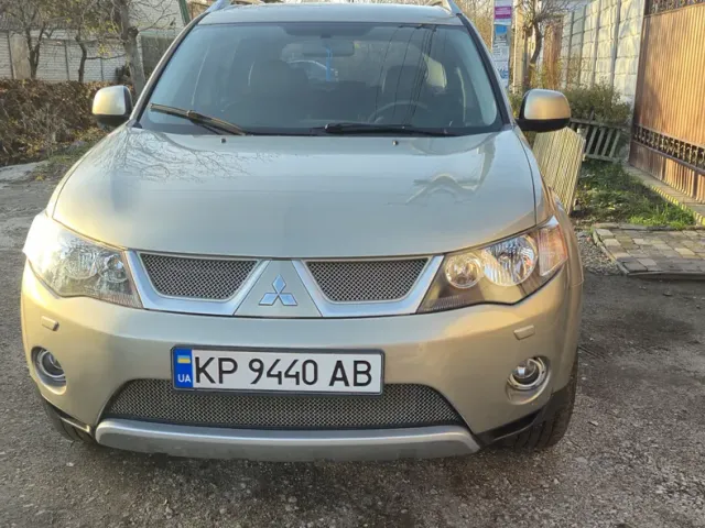 Mitsubishi Outlander - фото 3