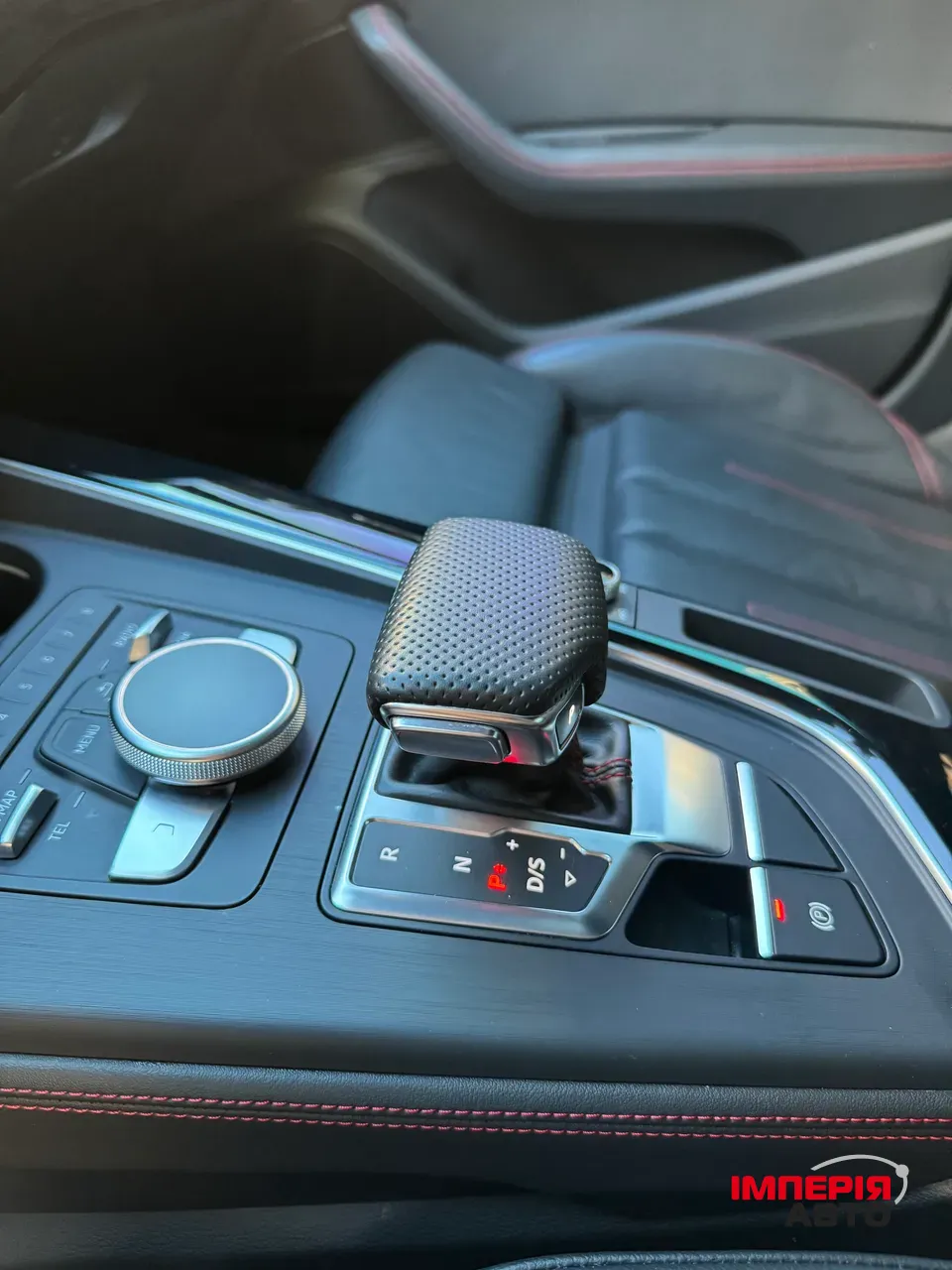 Audi A4 - фото 17