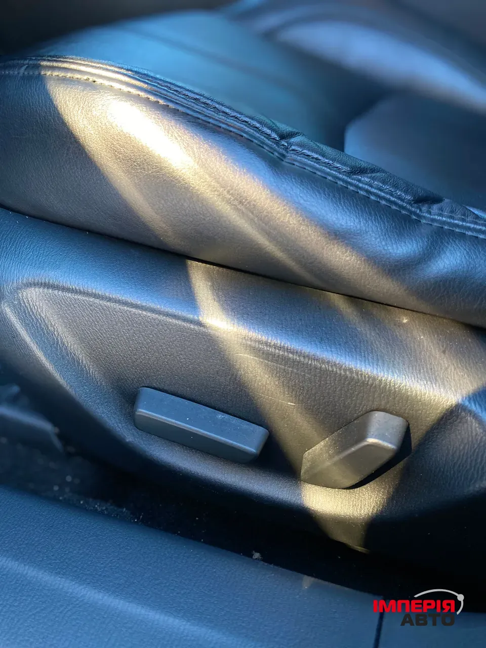 Mazda 3 - фото 12