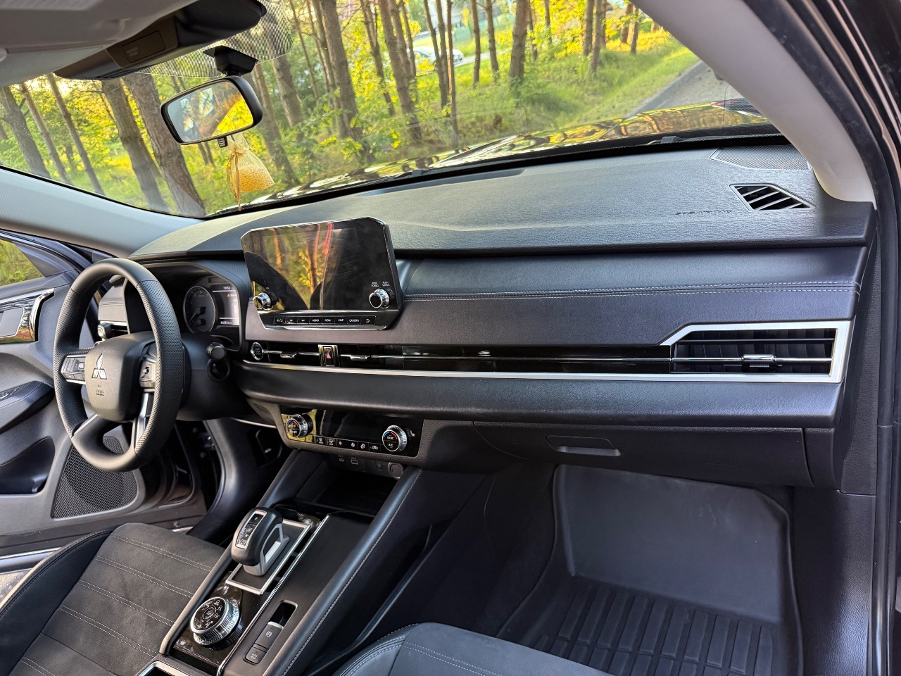 Mitsubishi Outlander - фото 12