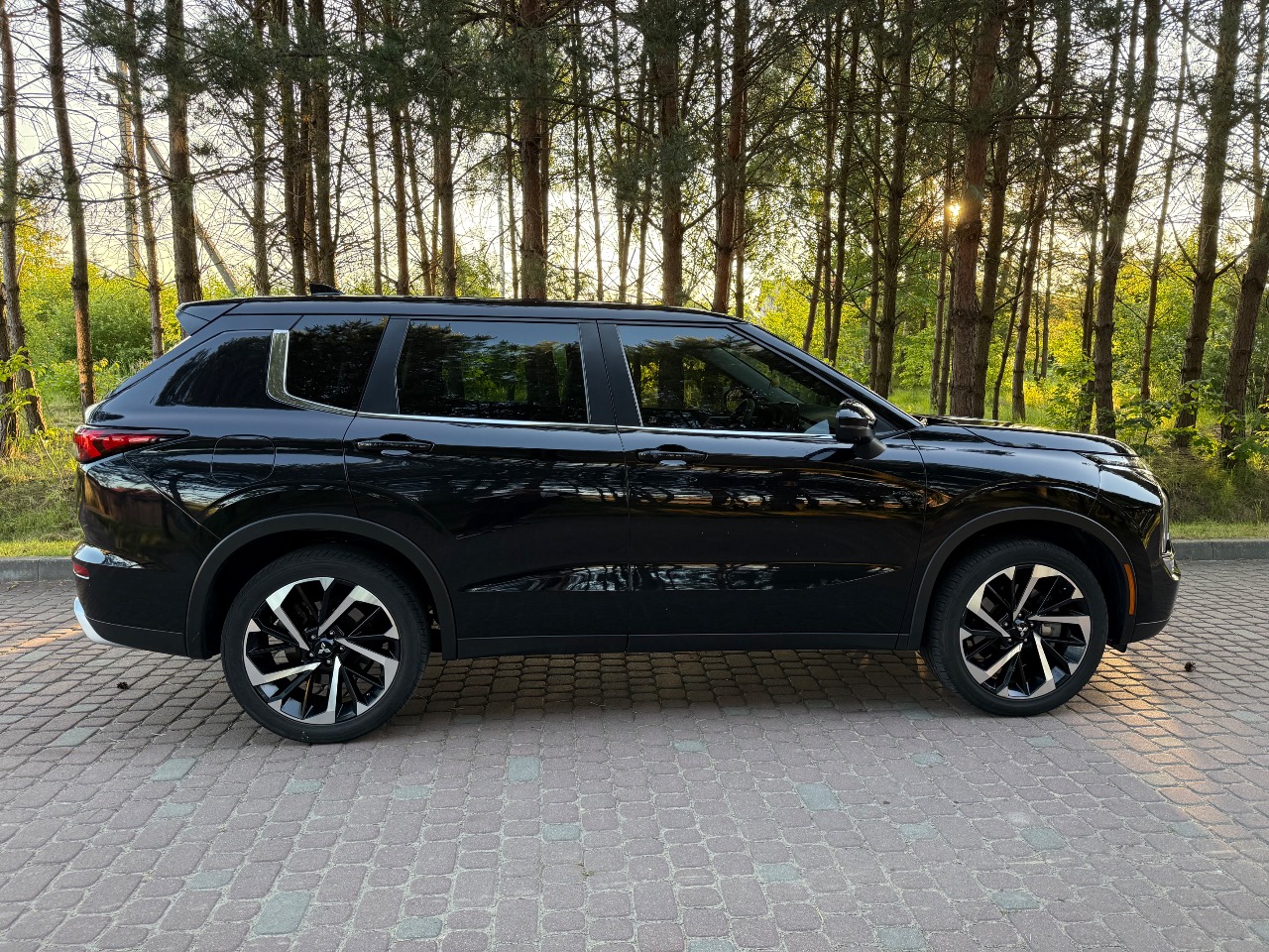 Mitsubishi Outlander - фото 4