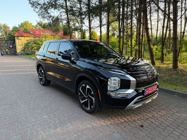 Mitsubishi Outlander - фото 1