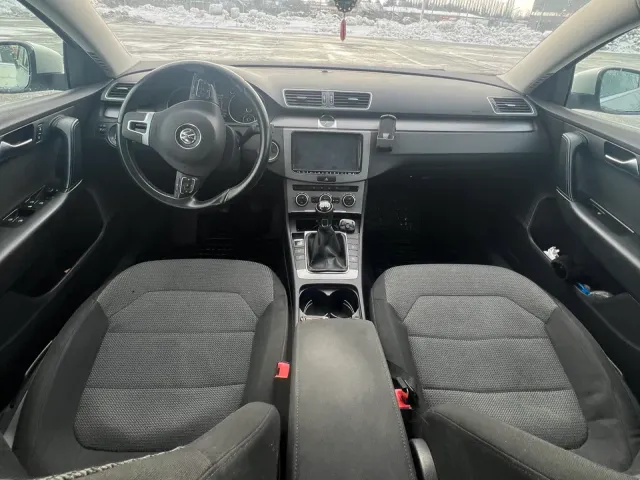 Volkswagen Passat - фото 5