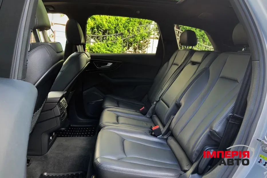 Audi Q7 - фото 10