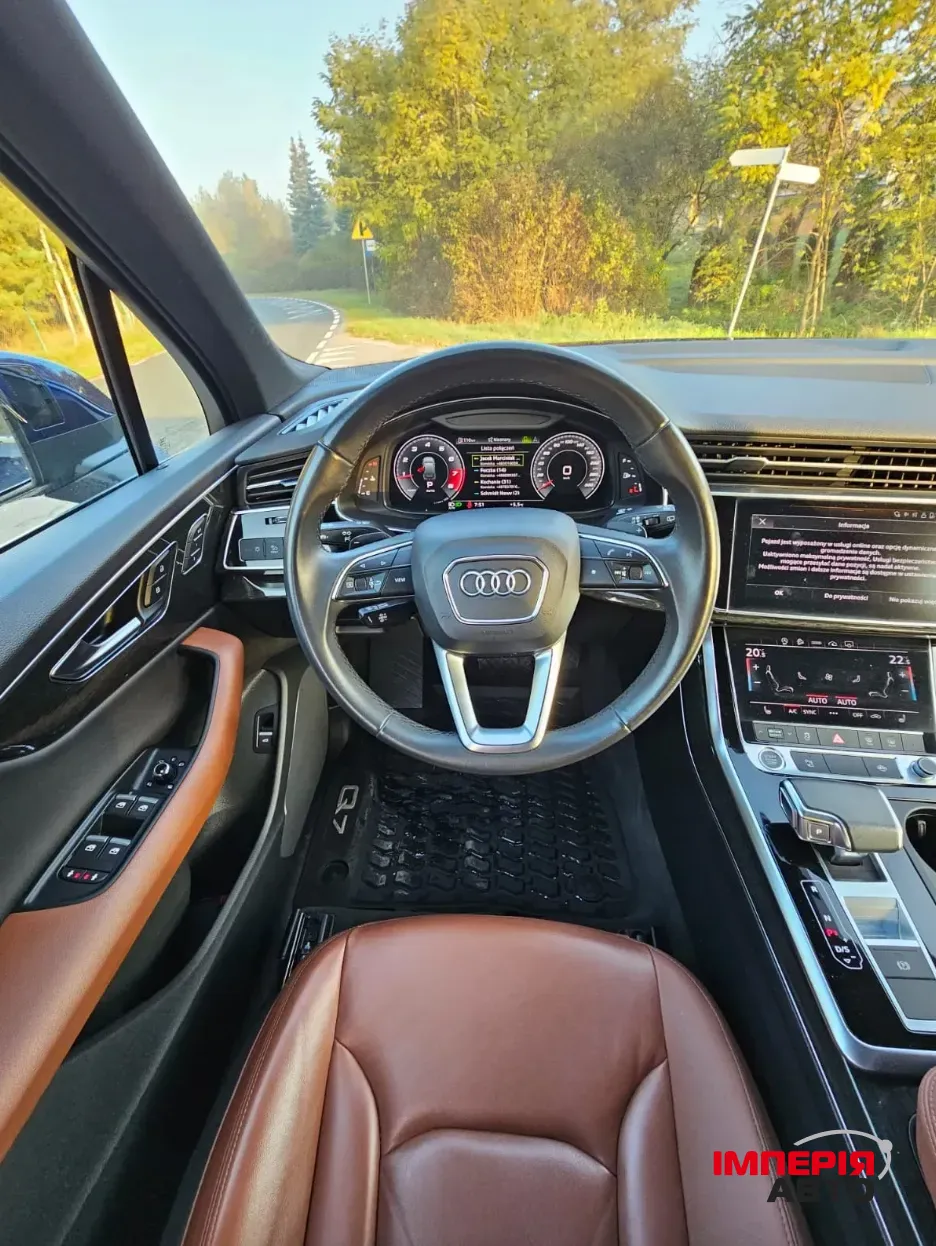 Audi Q7 - фото 11