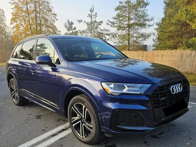 Audi Q7 - фото 1
