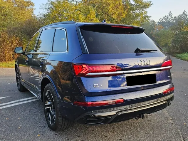 Audi Q7 - фото 3