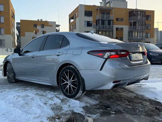 Toyota Camry - фото 3