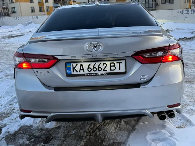 Toyota Camry - фото 4