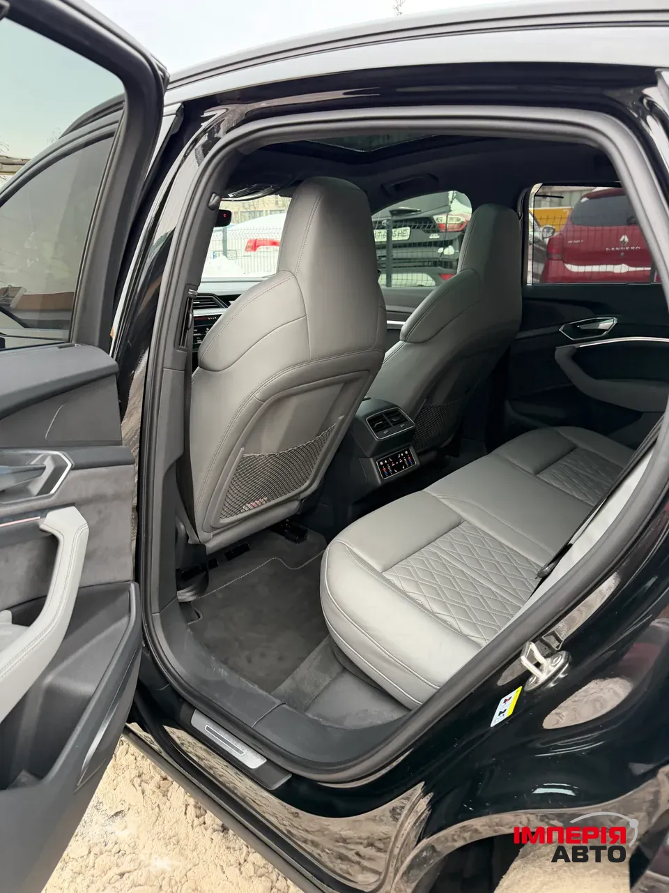 Audi e-tron S Sportback - фото 6