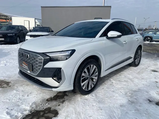 Audi Q4 e-tron - фото 1