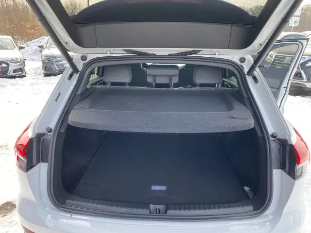 Audi Q4 e-tron - фото 4