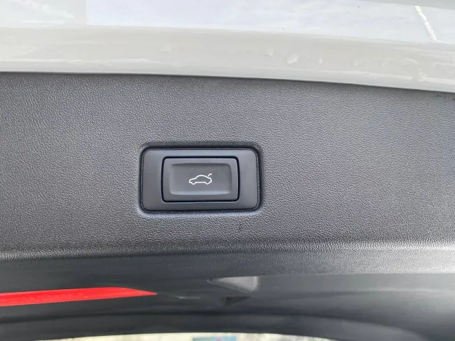 Audi Q4 e-tron - фото 3