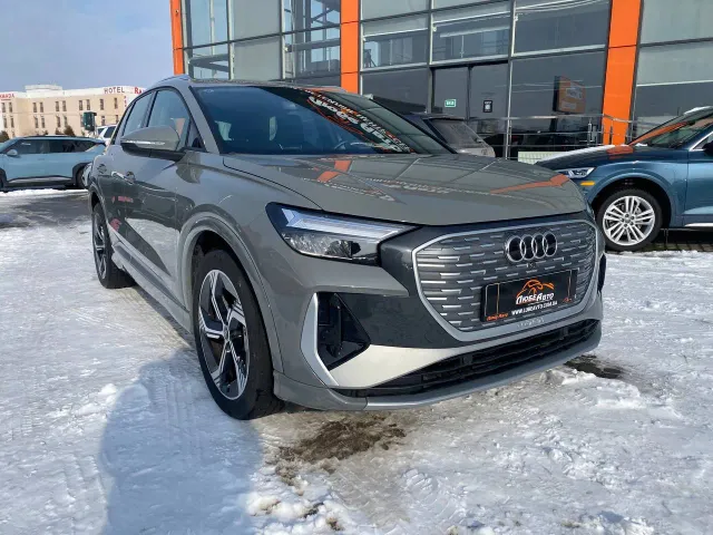 Audi Q4 e-tron - фото 1