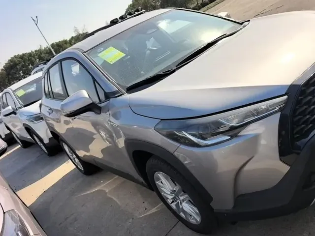 Toyota Corolla Cross - фото 1