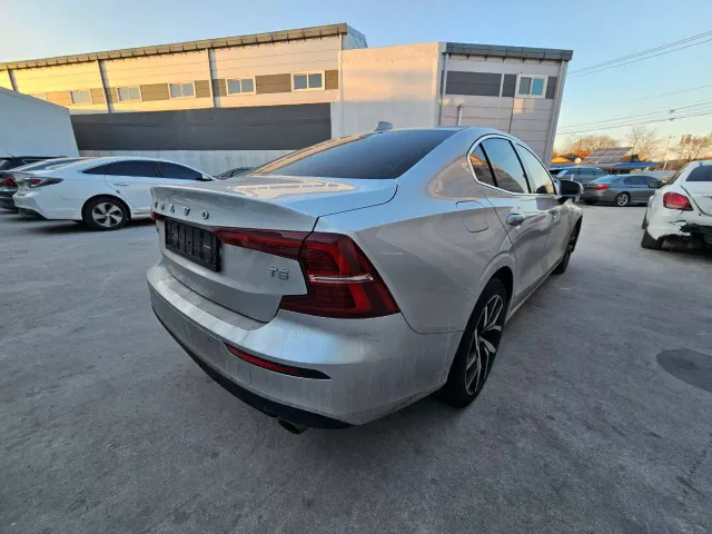 Volvo S60 - фото 4