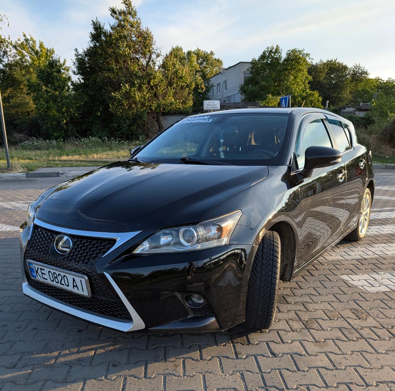 Lexus CT - фото 1