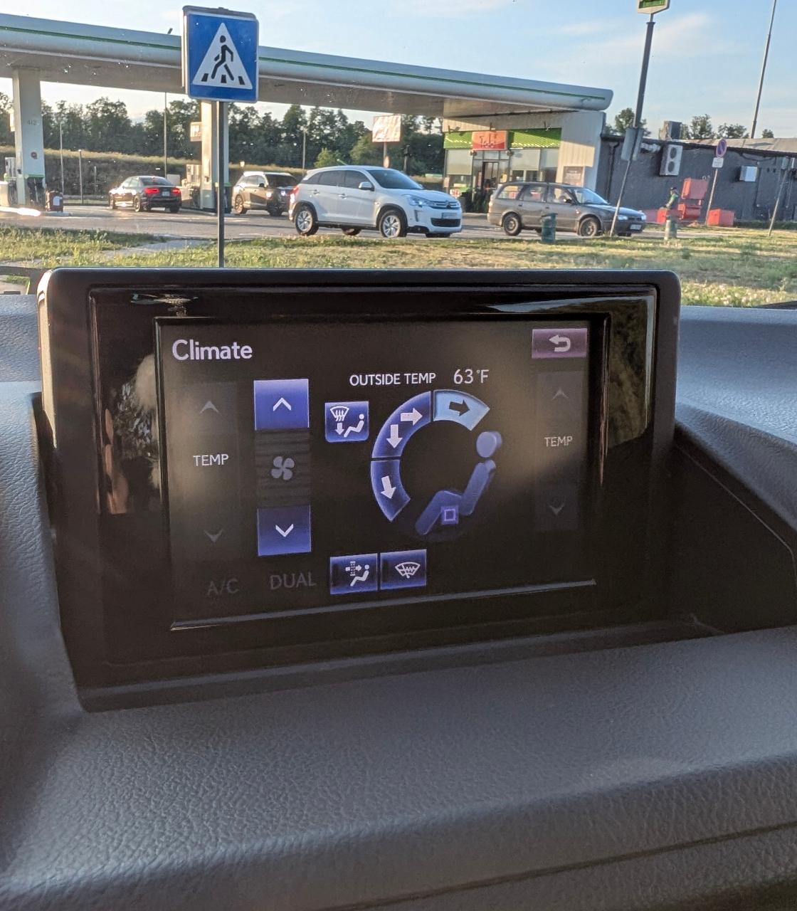 Lexus CT - фото 11