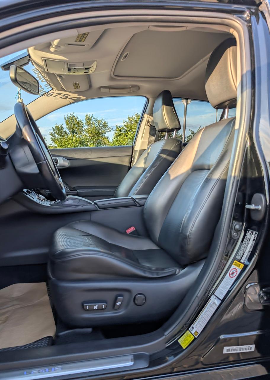 Lexus CT - фото 7