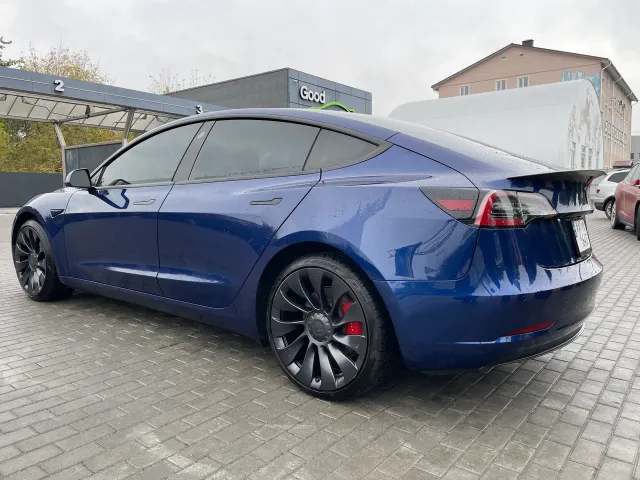 Tesla Model 3 - фото 2