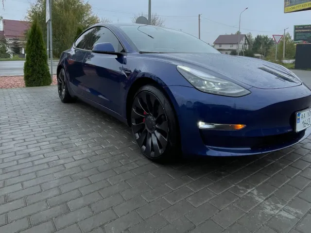 Tesla Model 3 - фото 1