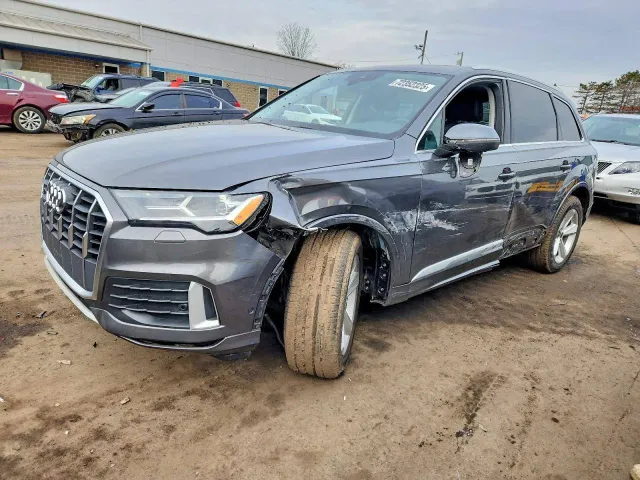 Audi Q7 - фото 1