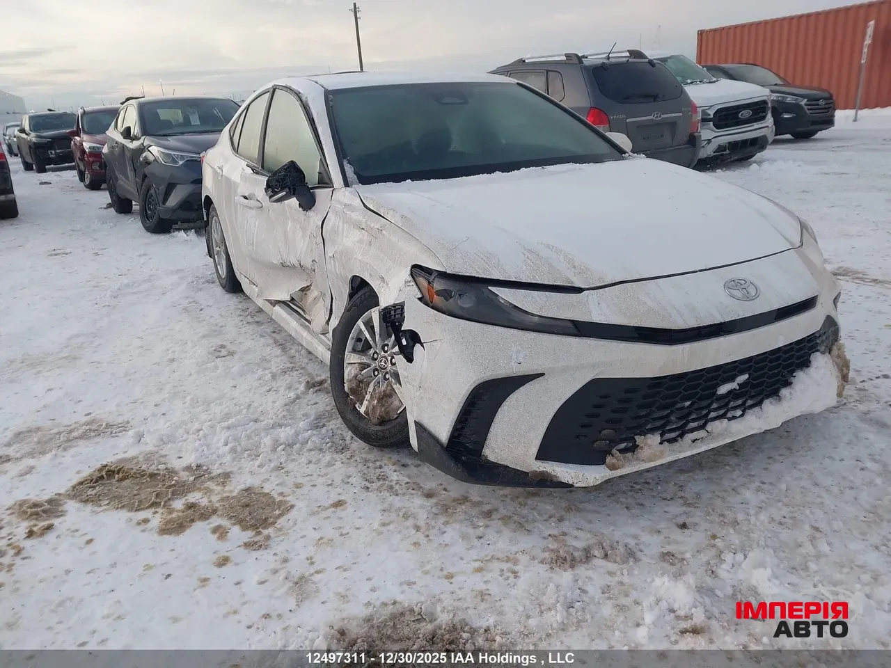 Toyota Camry - фото 1