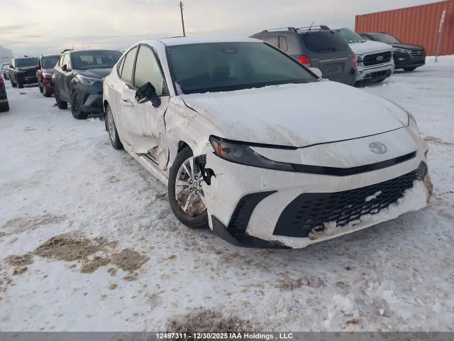 Toyota Camry - фото 1