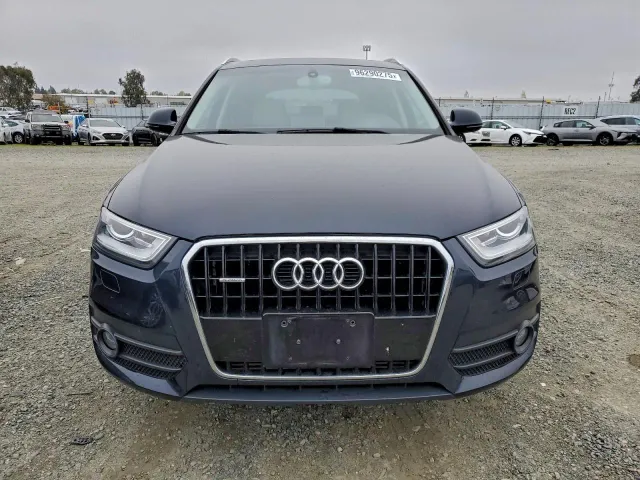 Audi Q3 - фото 1