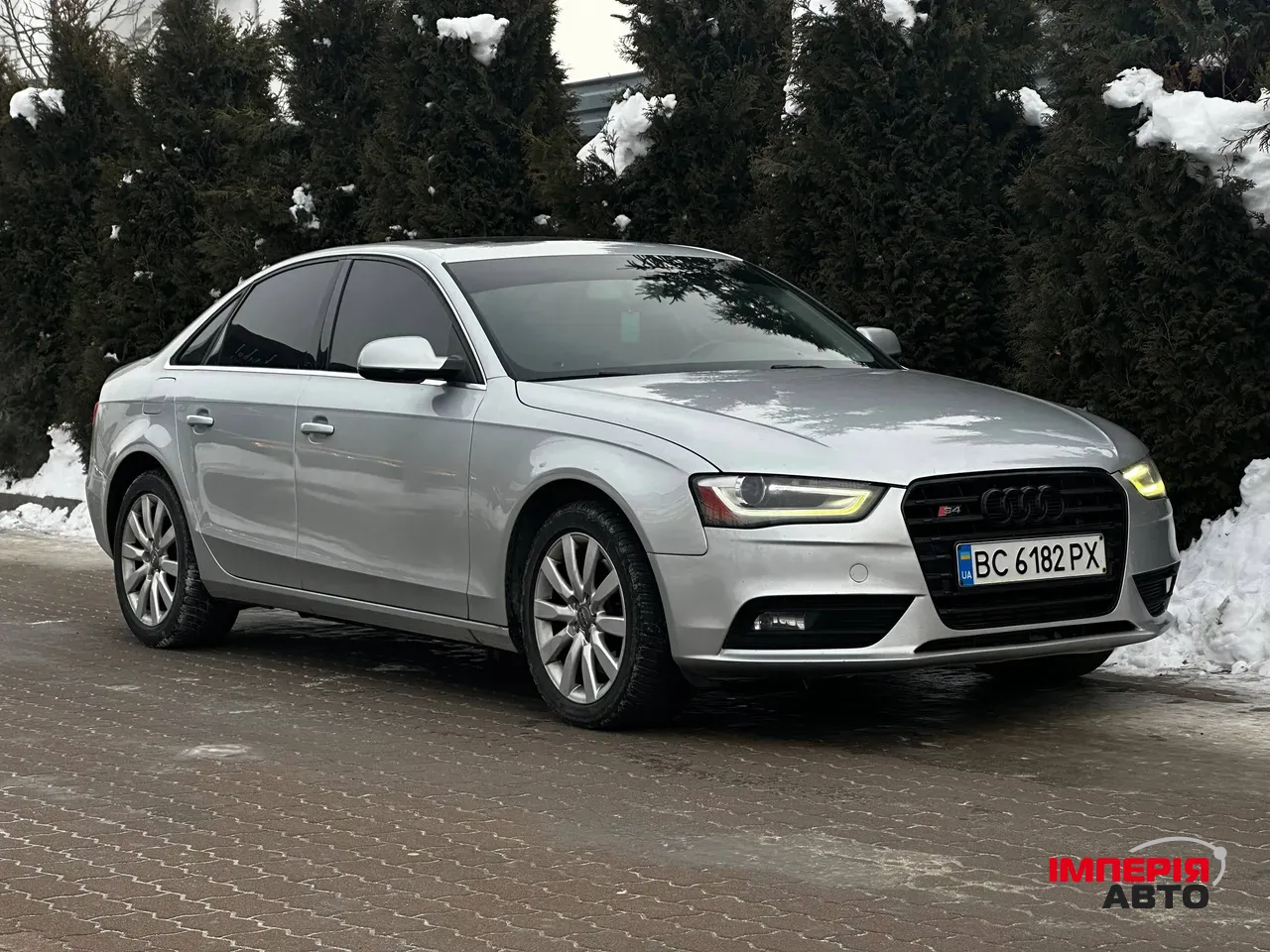 Audi A4 - фото 12