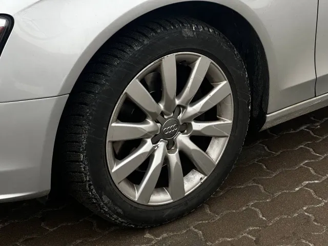 Audi A4 - фото 5