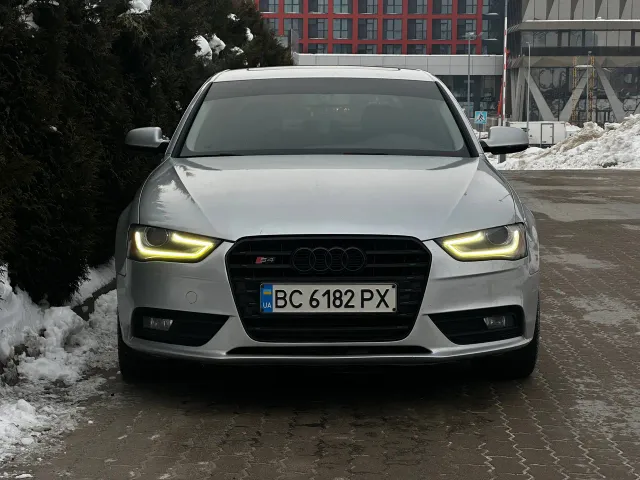 Audi A4 - фото 2