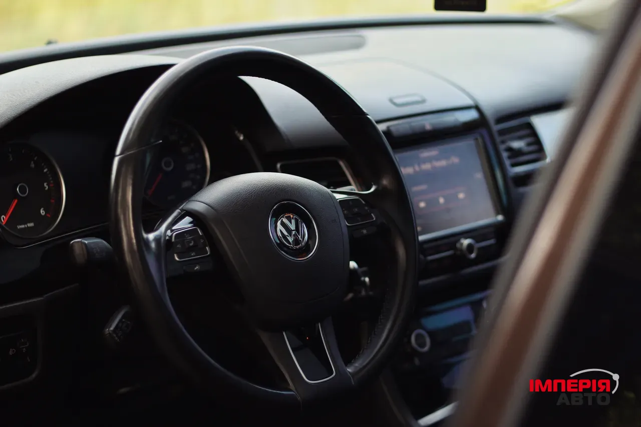 Volkswagen Touareg - фото 12