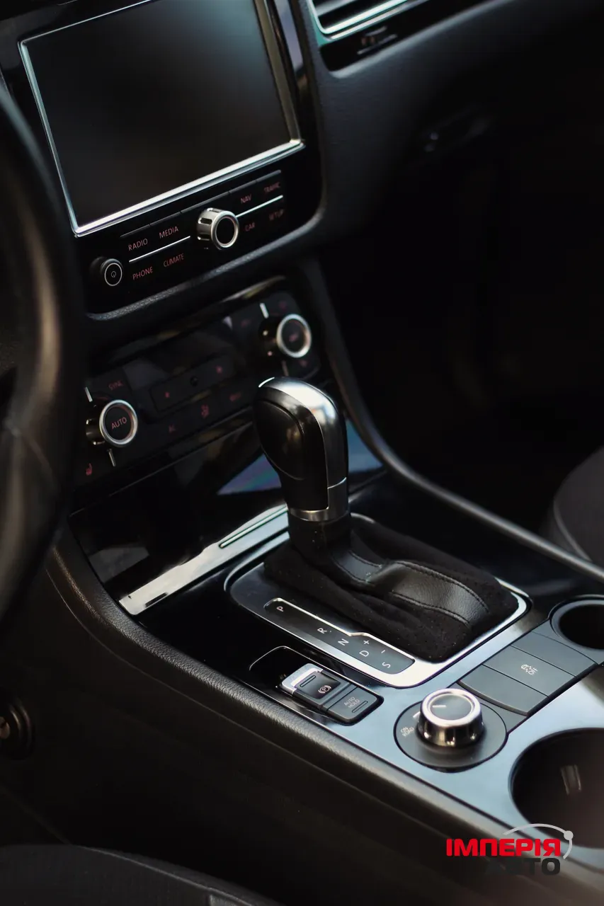 Volkswagen Touareg - фото 9